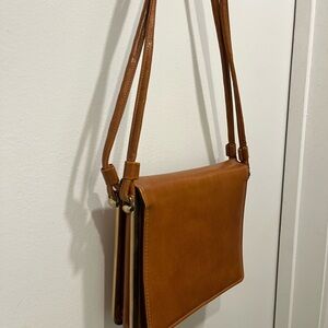 Elegant Tan Leather Shoulder Bag
